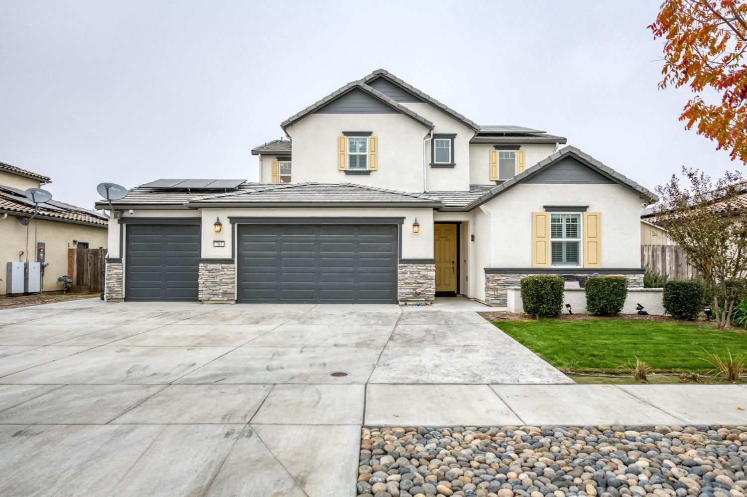 763 Howard St, Kingsburg, CA 93631