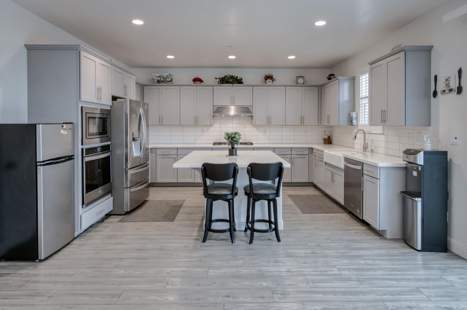 763 Howard St, Kingsburg, CA 93631