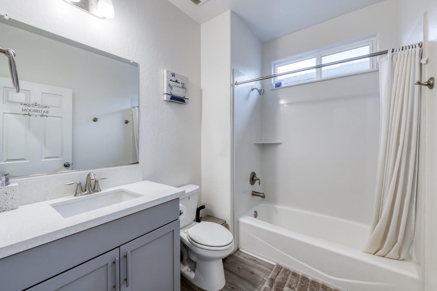 763 Howard St, Kingsburg, CA 93631