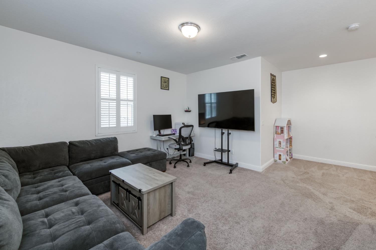 763 Howard St, Kingsburg, CA 93631