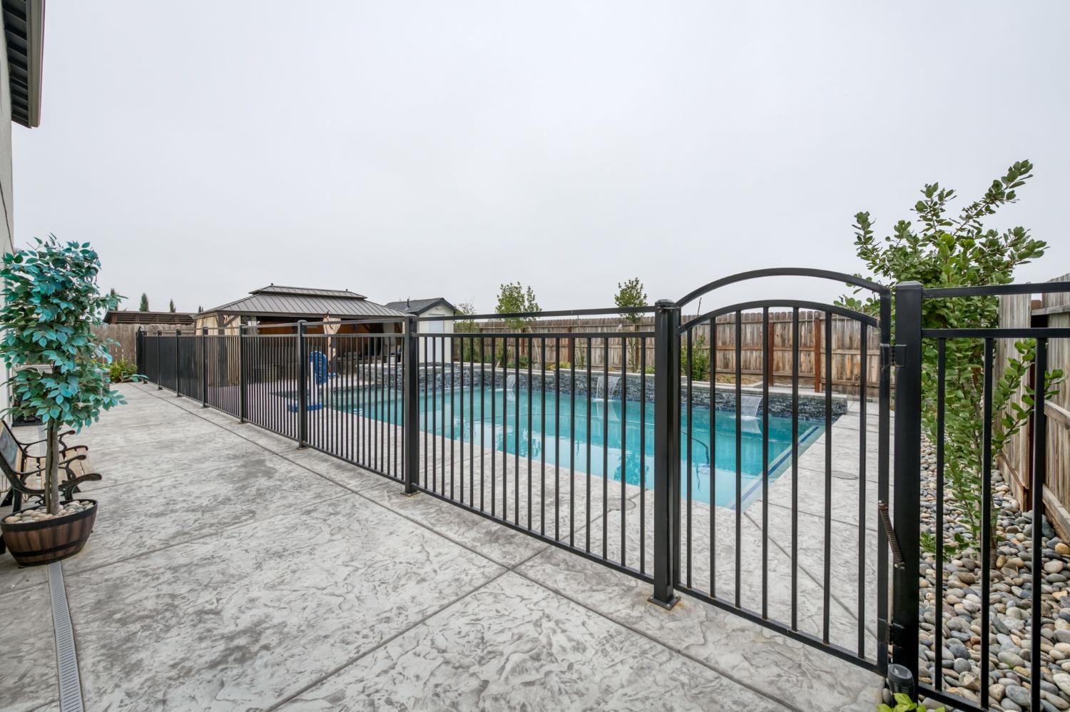 763 Howard St, Kingsburg, CA 93631