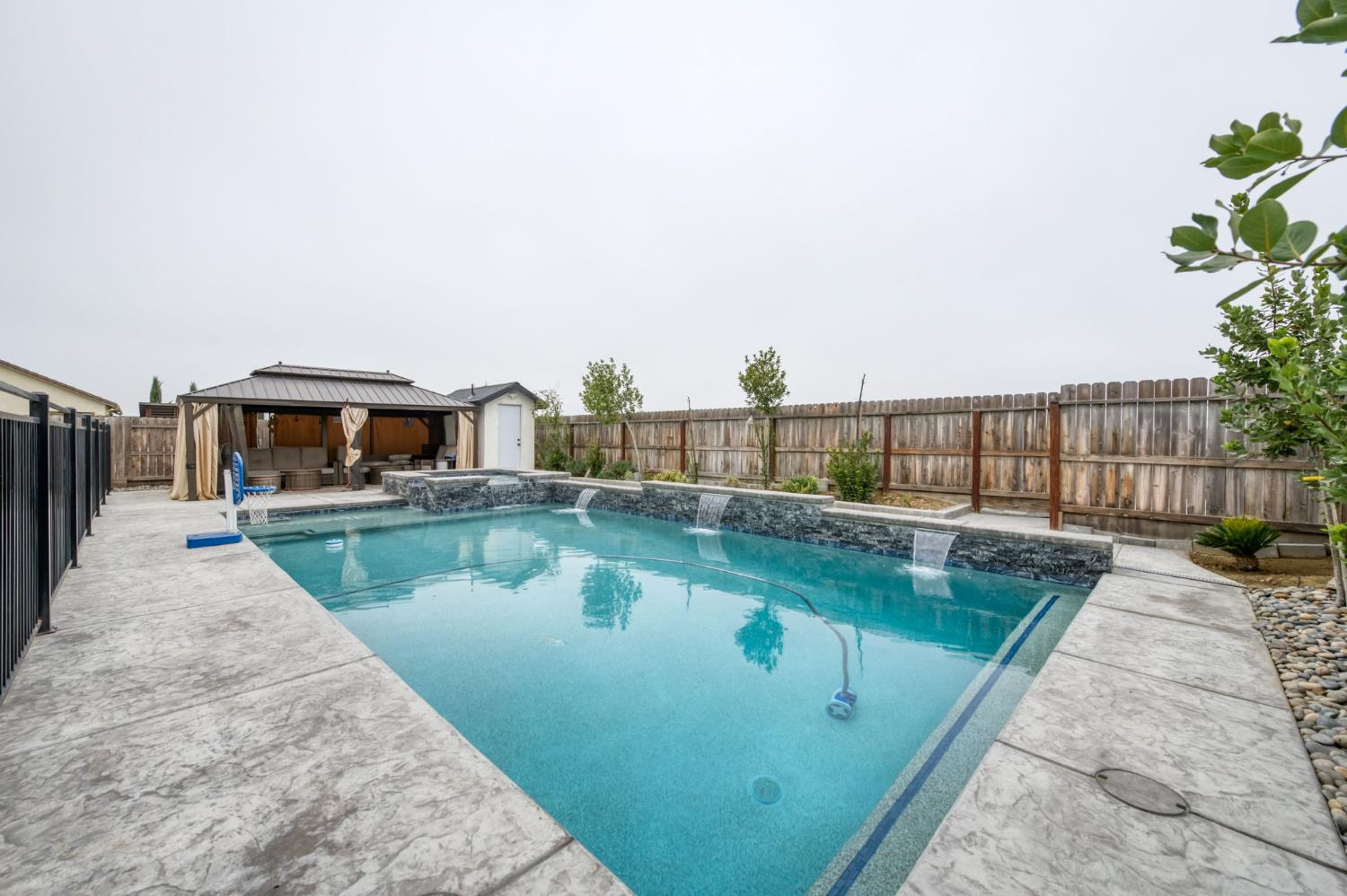 763 Howard St, Kingsburg, CA 93631