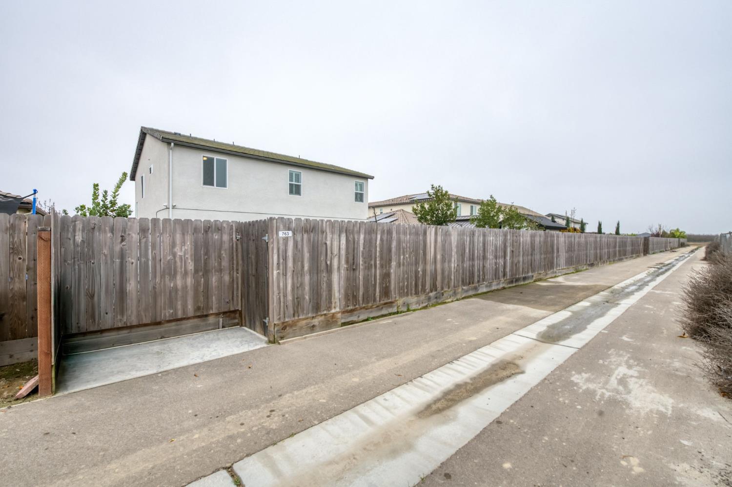 763 Howard St, Kingsburg, CA 93631