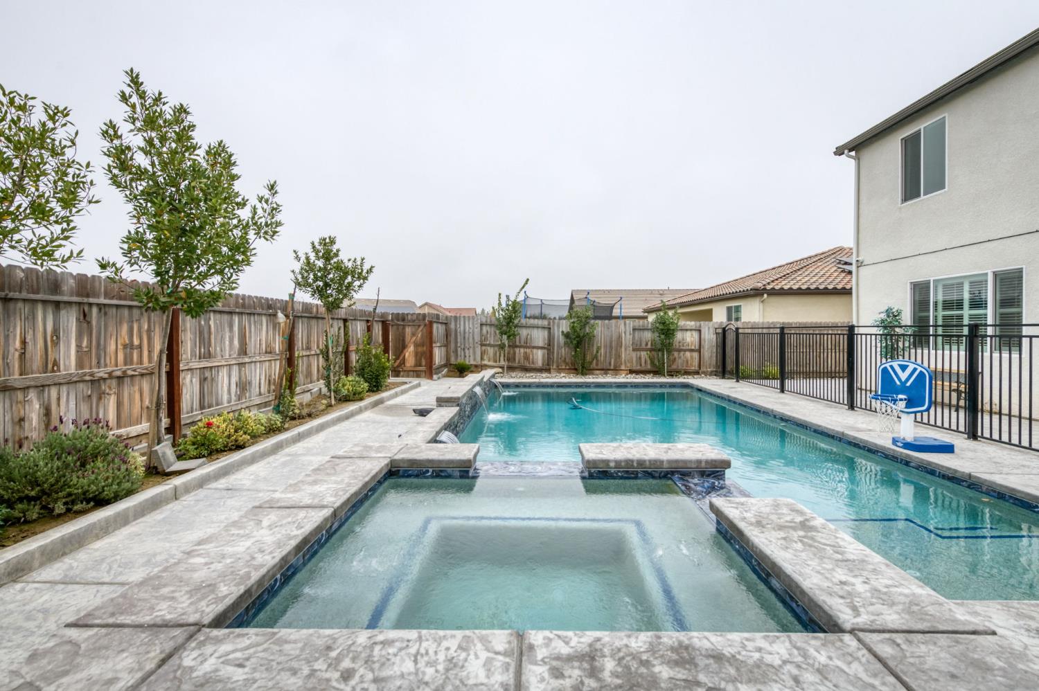 763 Howard St, Kingsburg, CA 93631