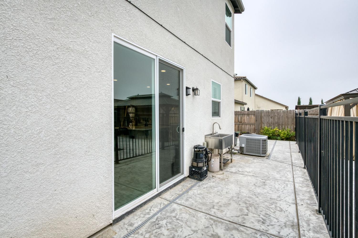 763 Howard St, Kingsburg, CA 93631