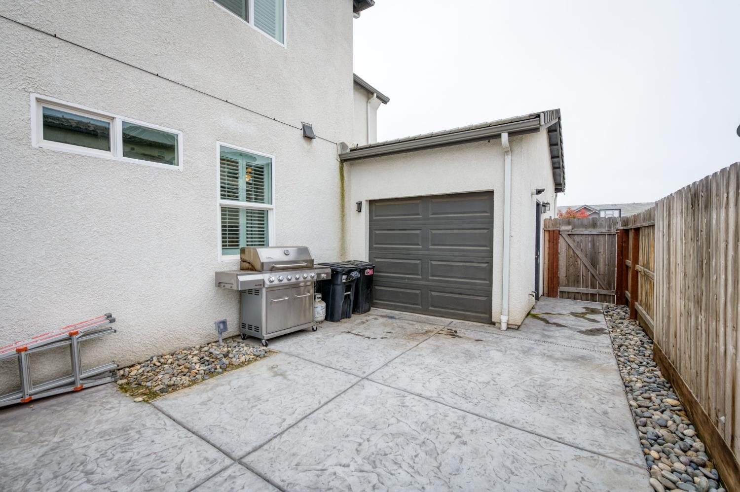 763 Howard St, Kingsburg, CA 93631