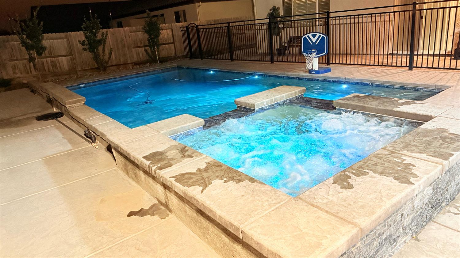 763 Howard St, Kingsburg, CA 93631