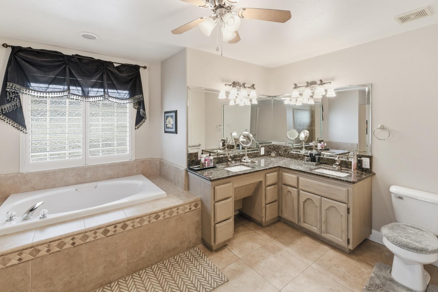 2651 19th Ave, Kingsburg, CA 93631