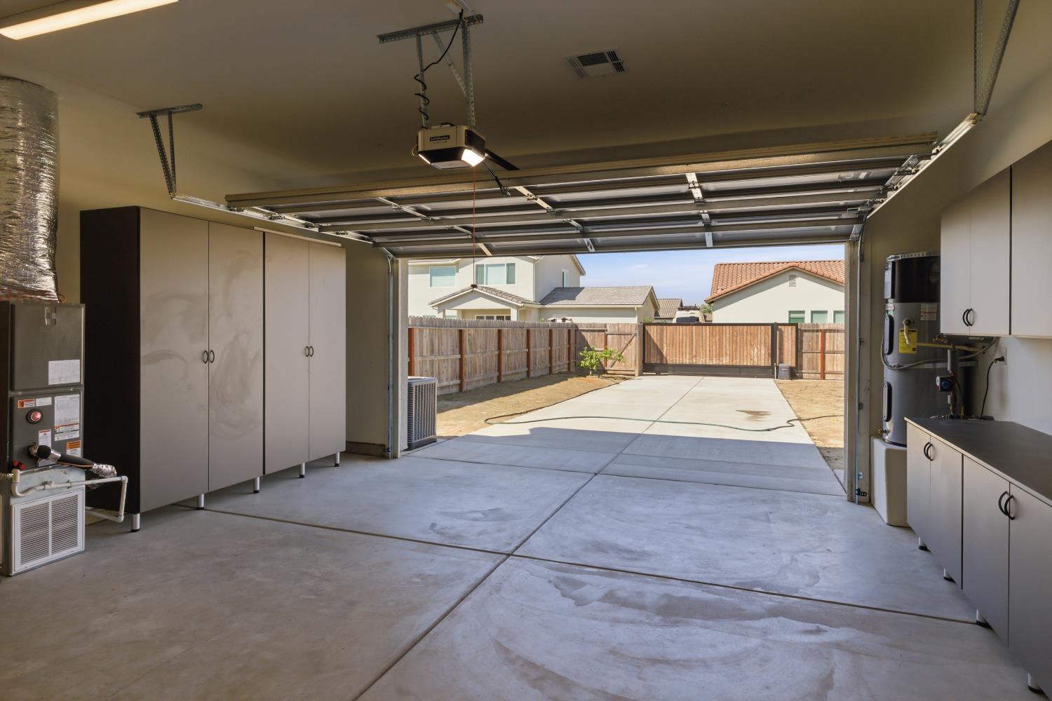 2937 22nd Ave, Kingsburg, CA 93631