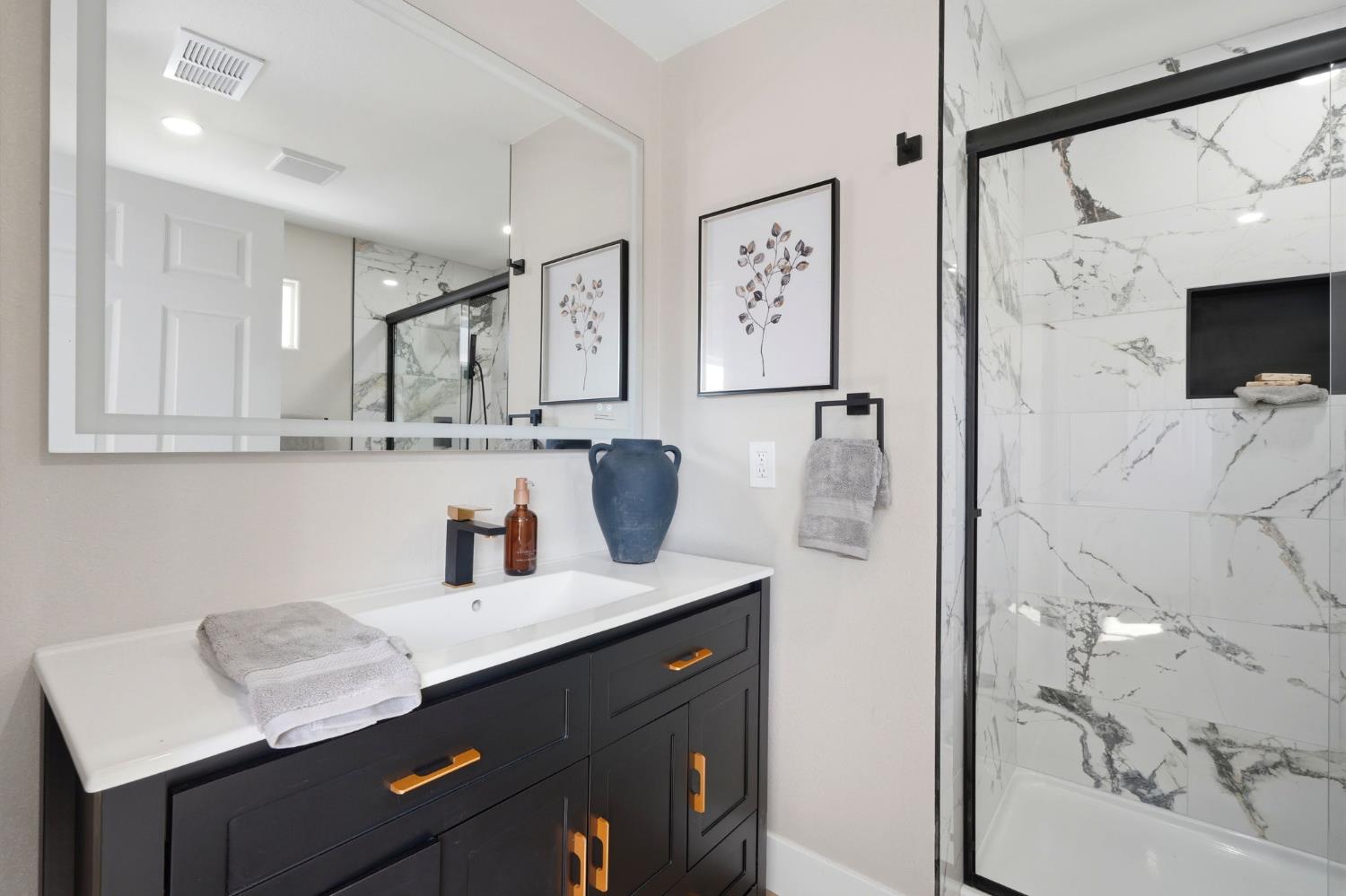 1225 Union St, Kingsburg, CA 93631