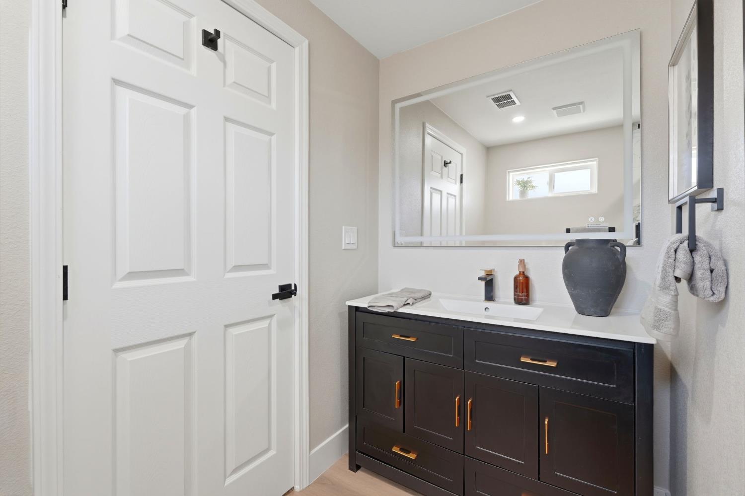 1225 Union St, Kingsburg, CA 93631