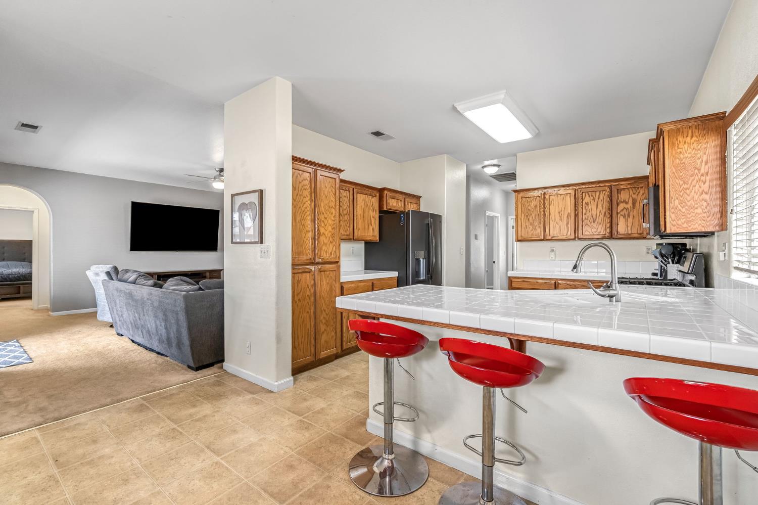 685 W Lake St, Kingsburg, CA 93631