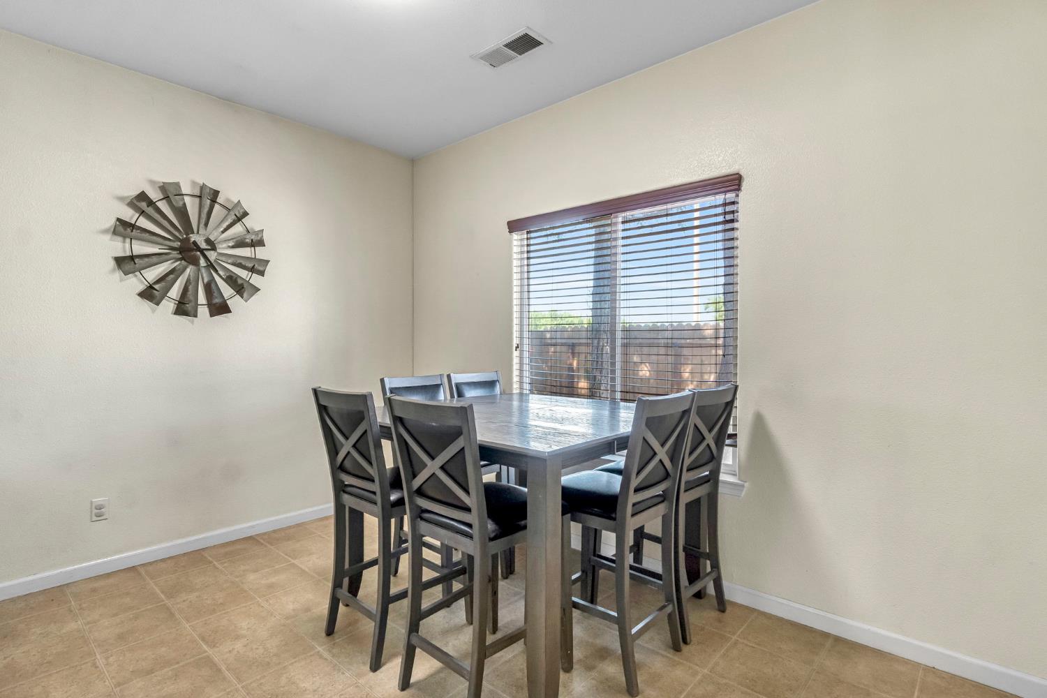 685 W Lake St, Kingsburg, CA 93631