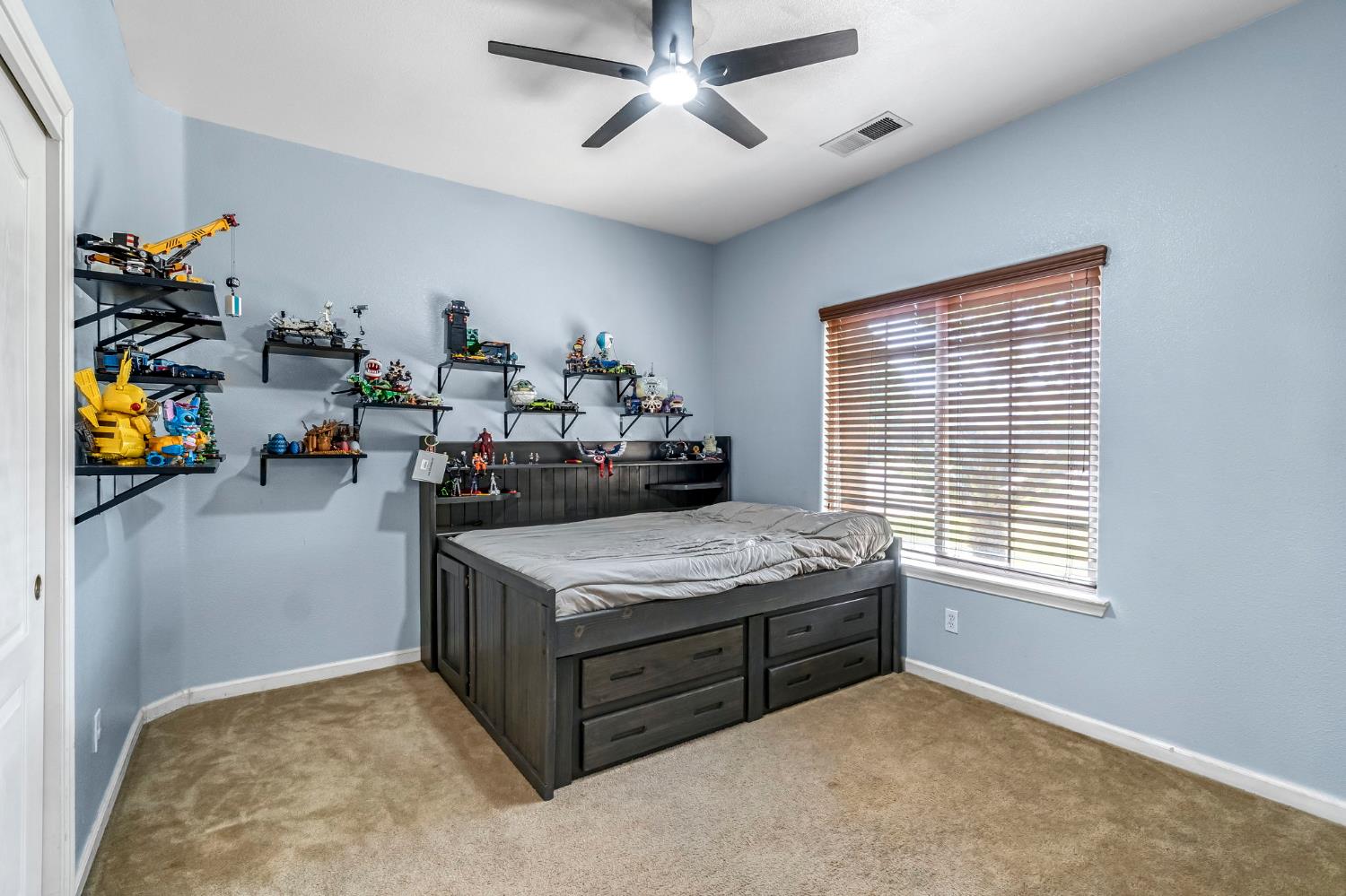 685 W Lake St, Kingsburg, CA 93631