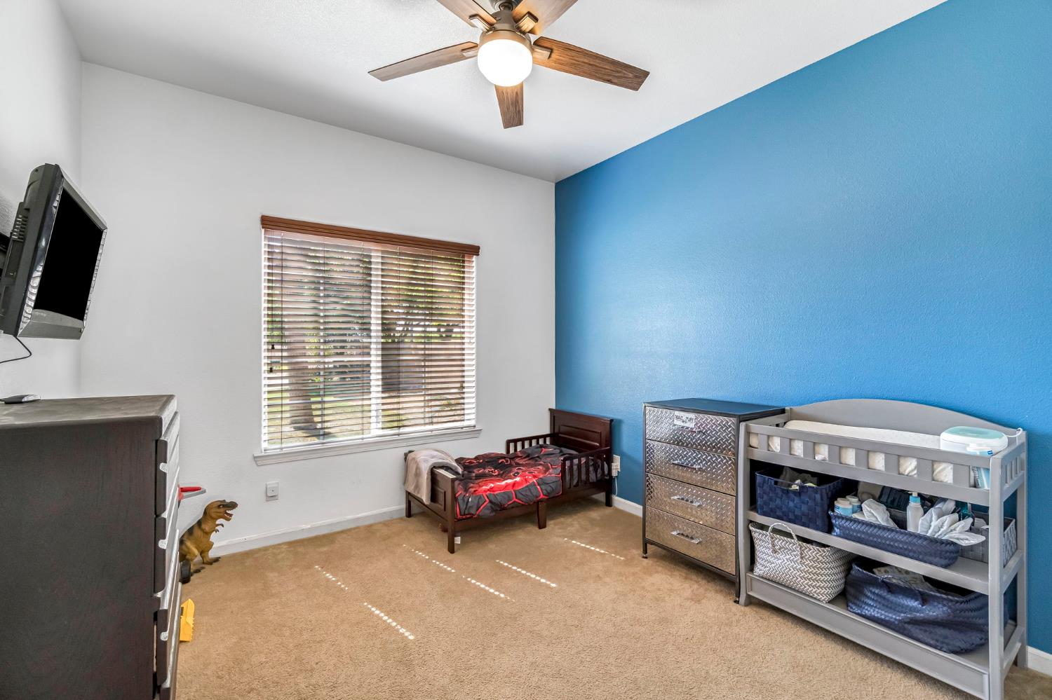 685 W Lake St, Kingsburg, CA 93631