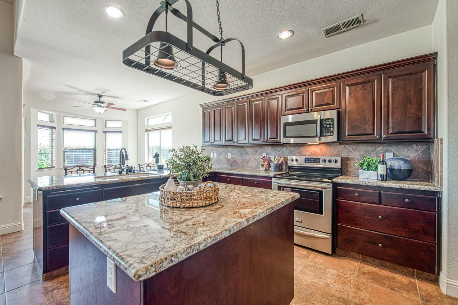 2952 25Th Ave, Kingsburg, CA 93631