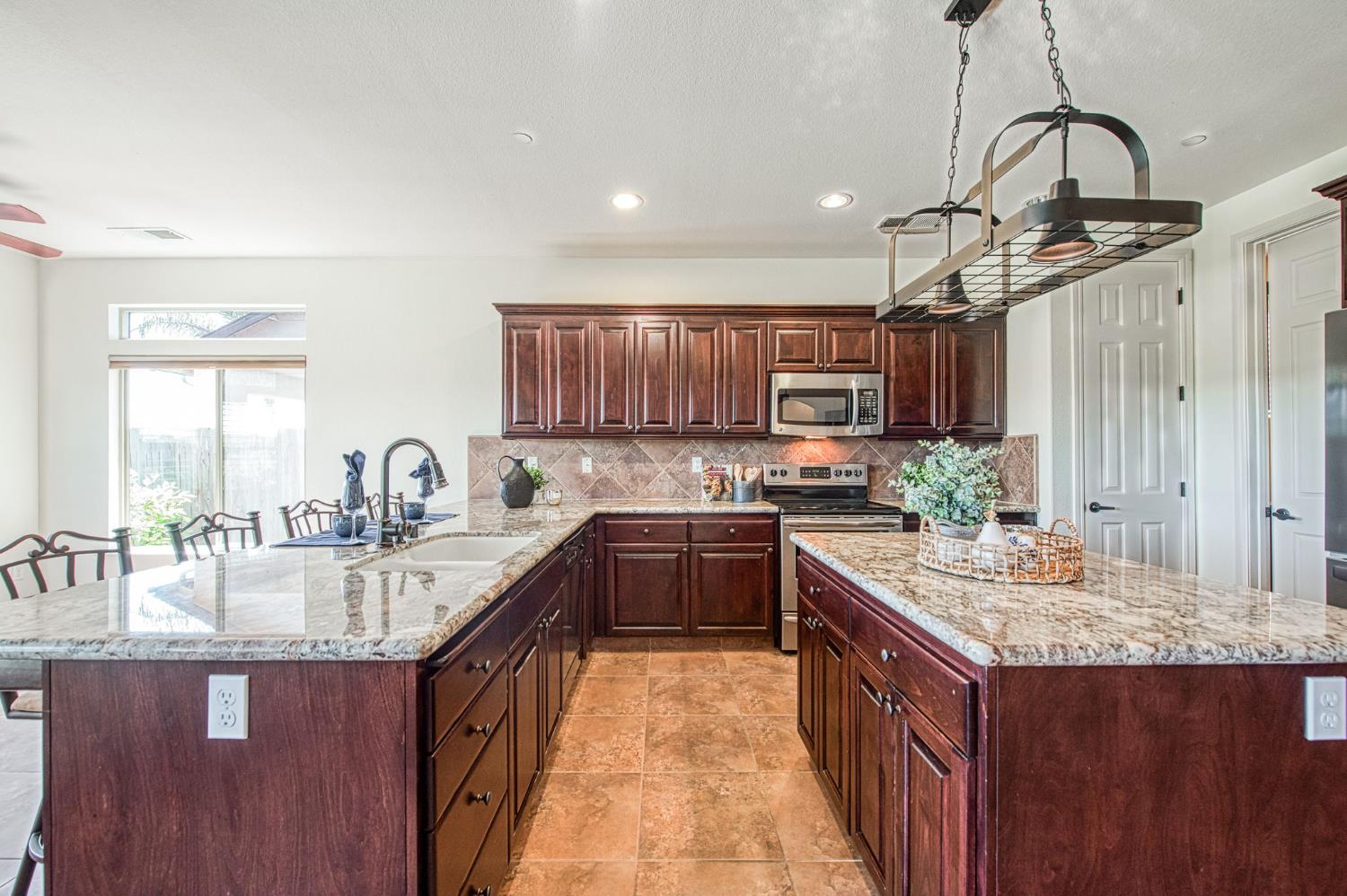 2952 25Th Ave, Kingsburg, CA 93631