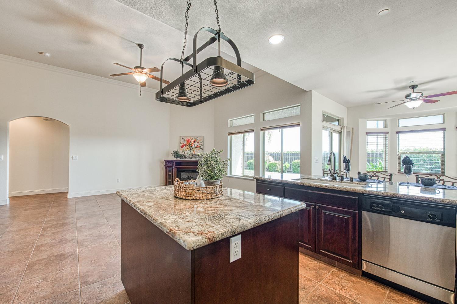 2952 25Th Ave, Kingsburg, CA 93631