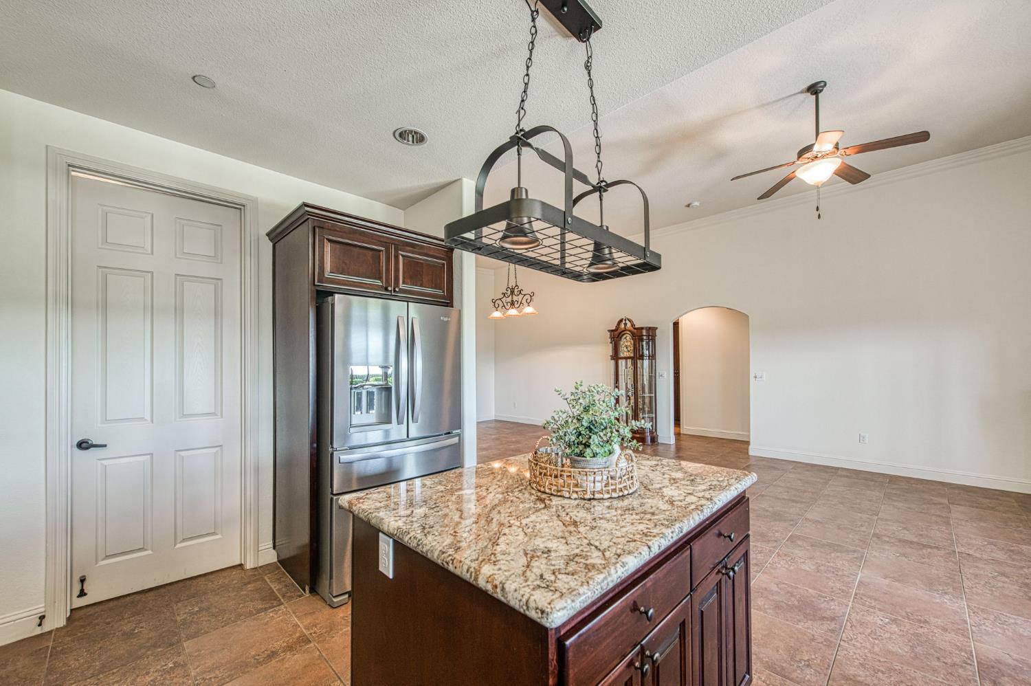 2952 25Th Ave, Kingsburg, CA 93631