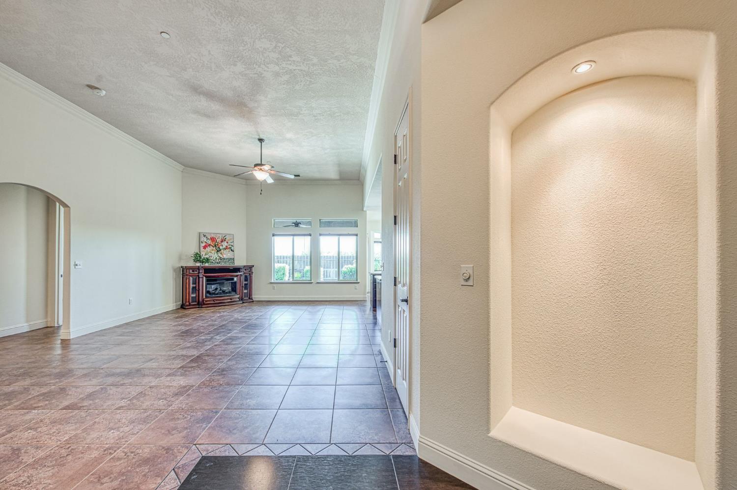 2952 25Th Ave, Kingsburg, CA 93631