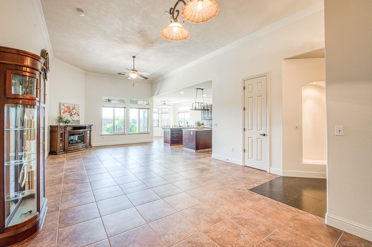 2952 25Th Ave, Kingsburg, CA 93631