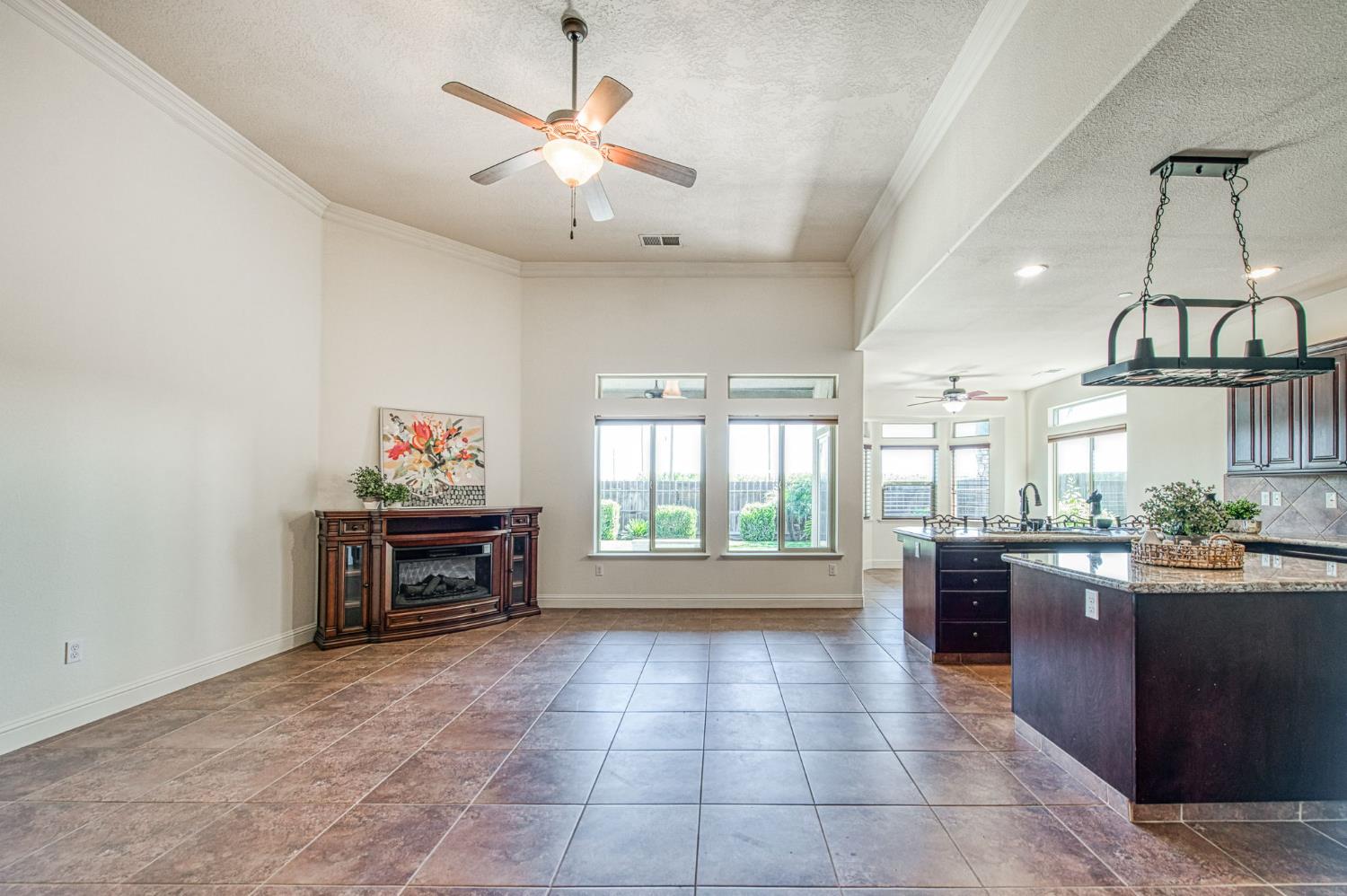 2952 25Th Ave, Kingsburg, CA 93631