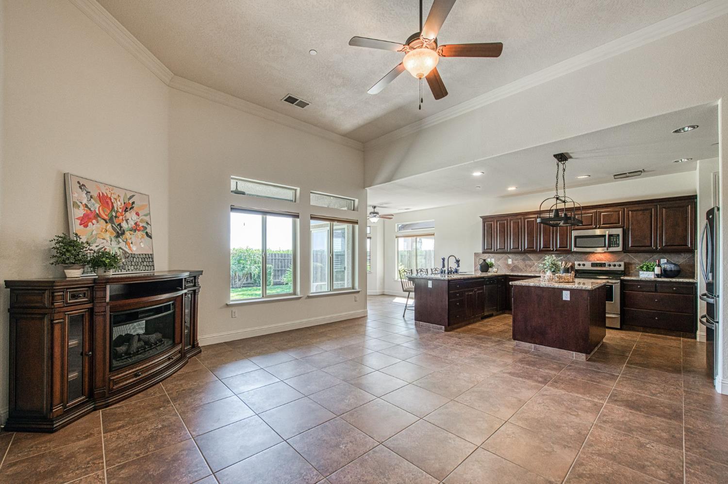 2952 25Th Ave, Kingsburg, CA 93631