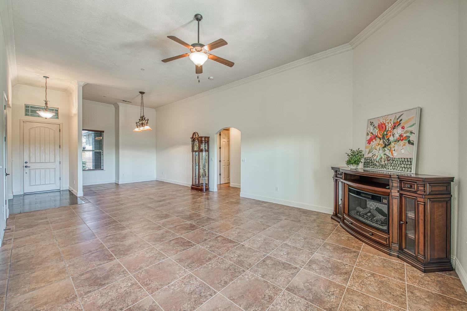 2952 25Th Ave, Kingsburg, CA 93631