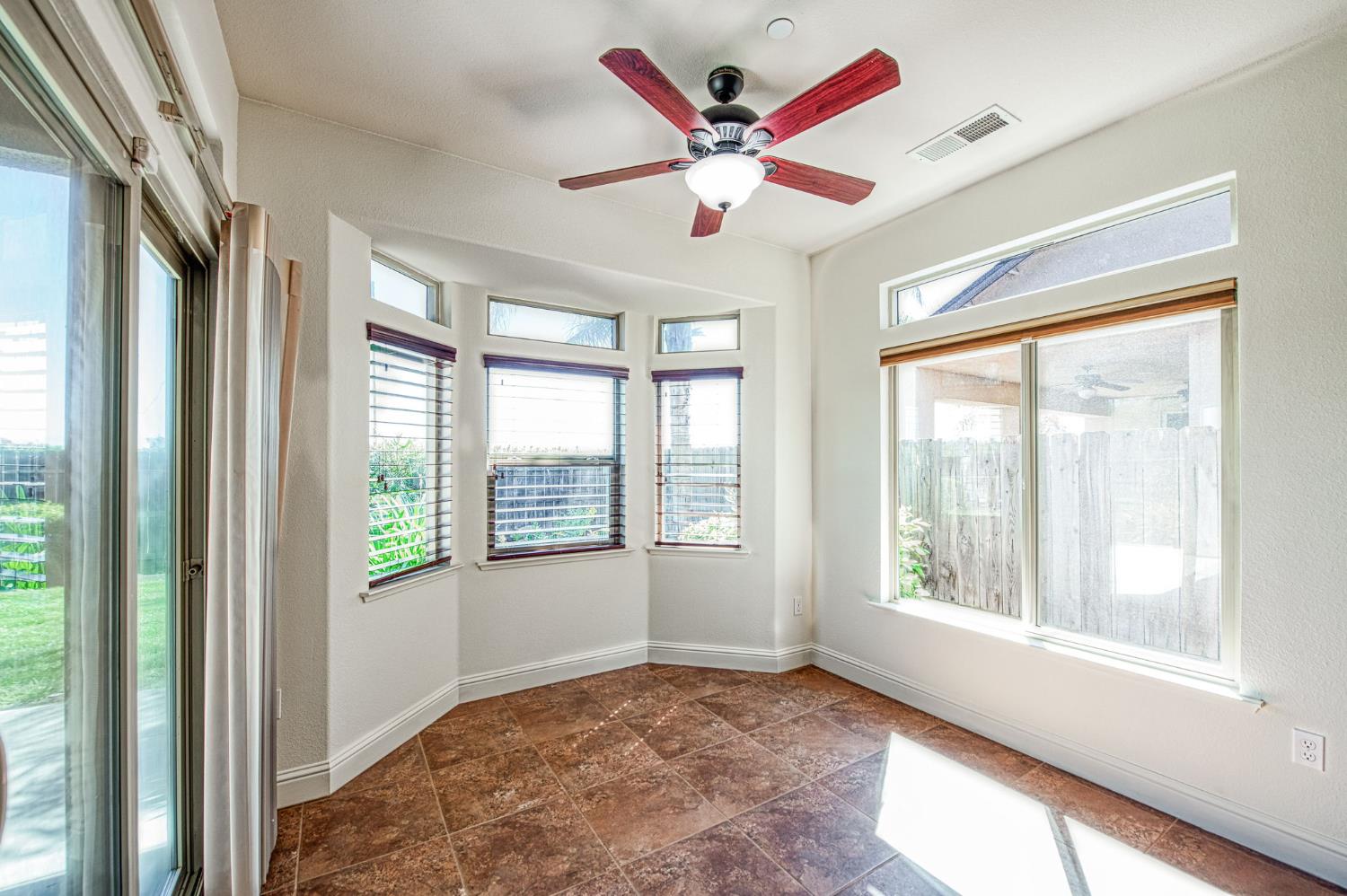 2952 25Th Ave, Kingsburg, CA 93631