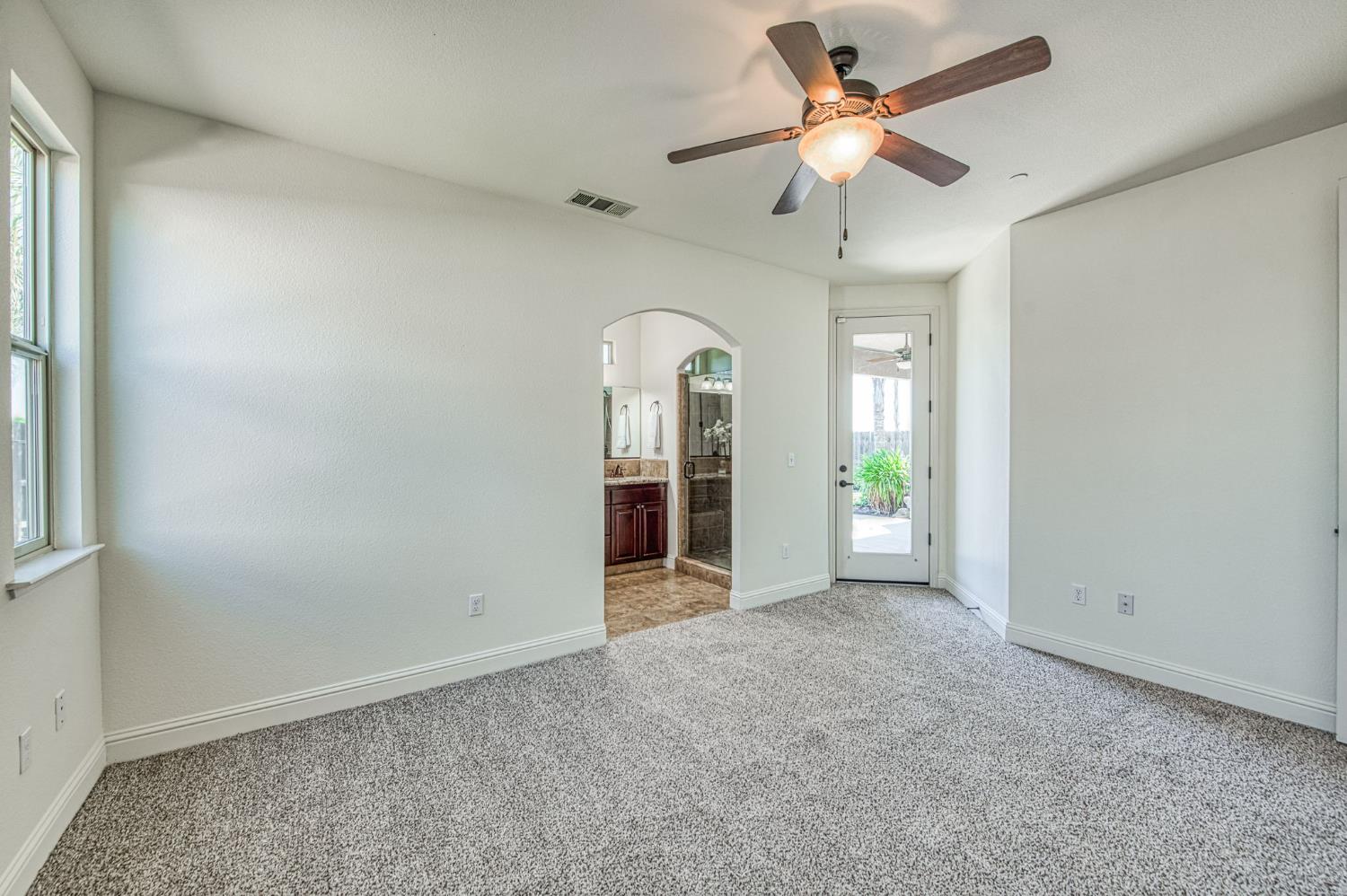 2952 25Th Ave, Kingsburg, CA 93631