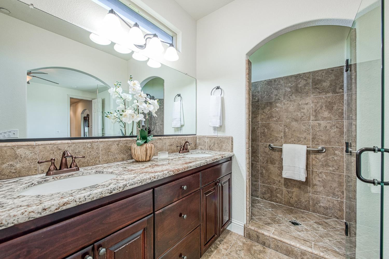 2952 25Th Ave, Kingsburg, CA 93631