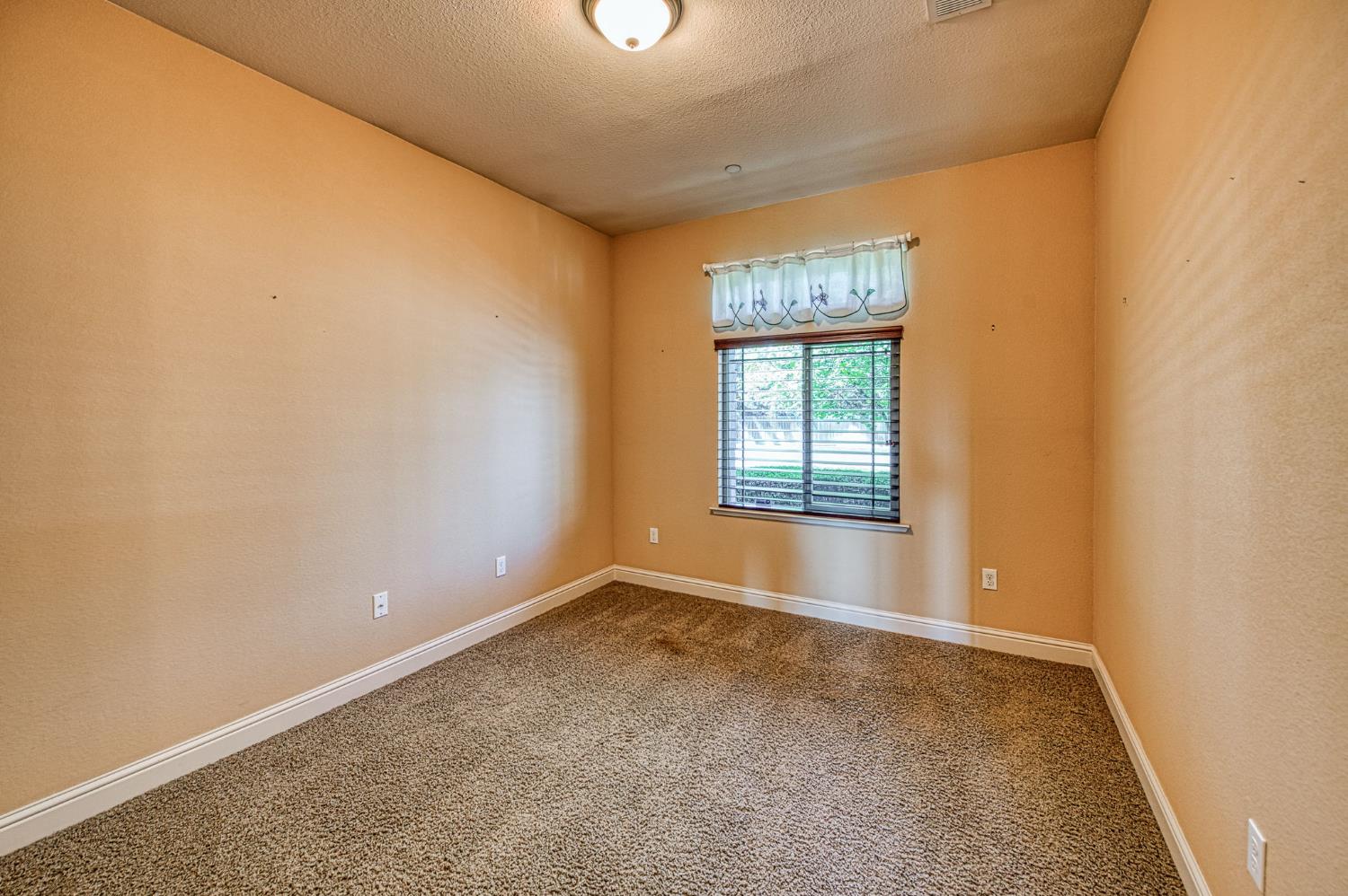 2952 25Th Ave, Kingsburg, CA 93631