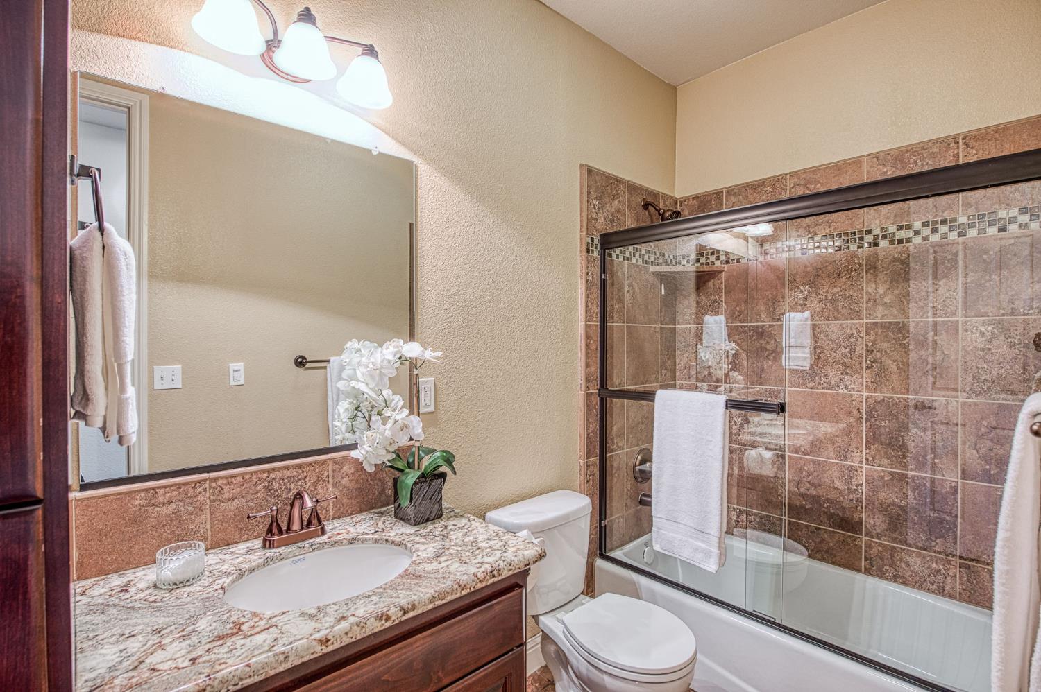 2952 25Th Ave, Kingsburg, CA 93631