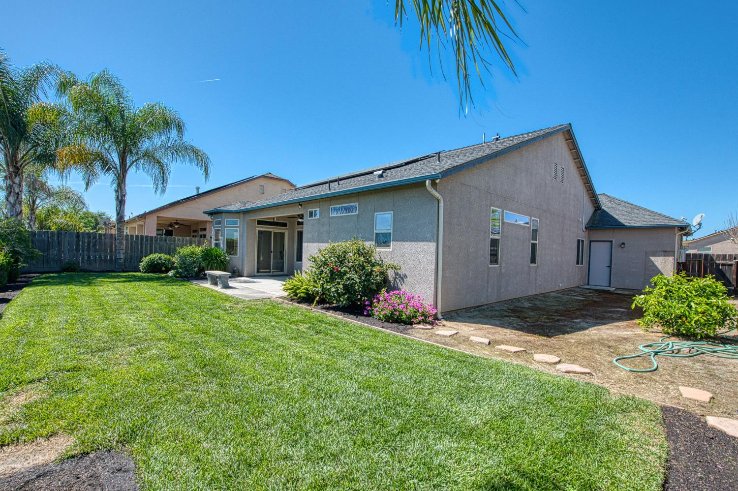 2952 25Th Ave, Kingsburg, CA 93631