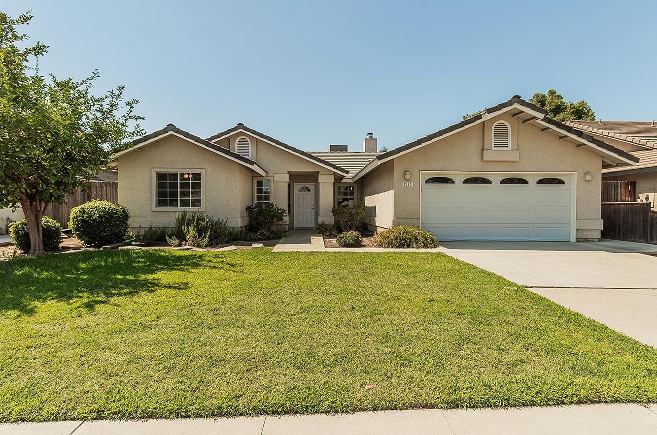 1535 Morgan Dr, Kingsburg, CA 93631