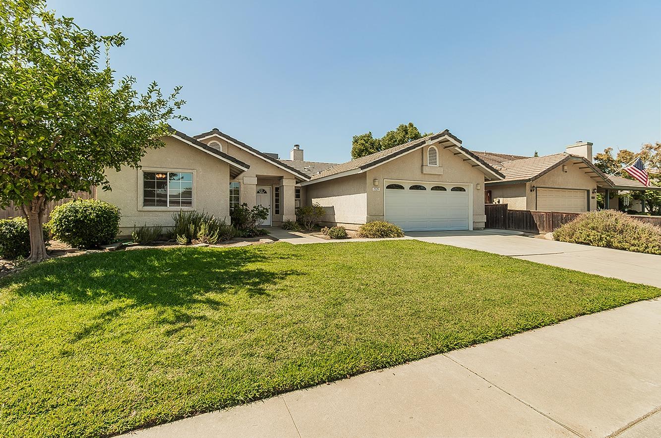 1535 Morgan Dr, Kingsburg, CA 93631