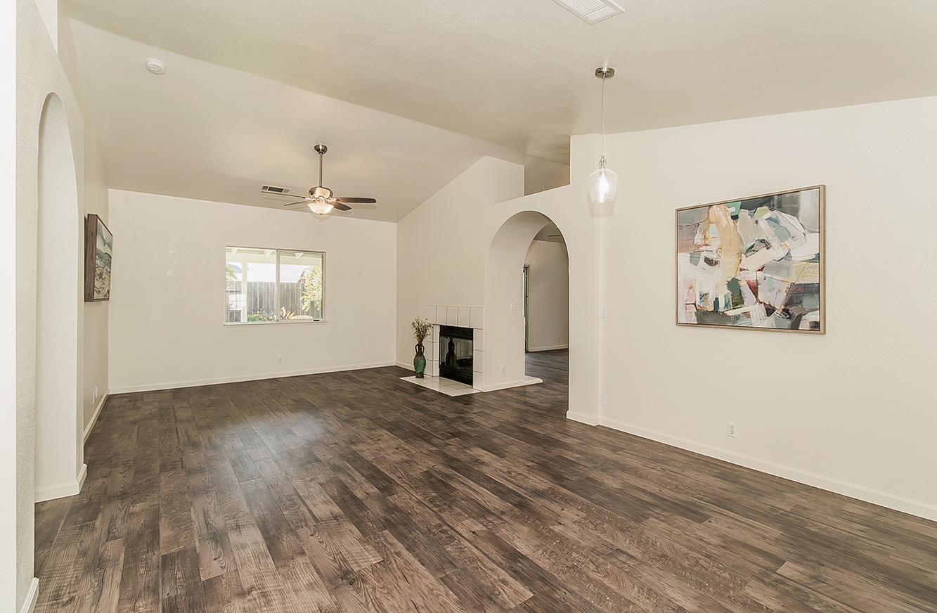 1535 Morgan Dr, Kingsburg, CA 93631