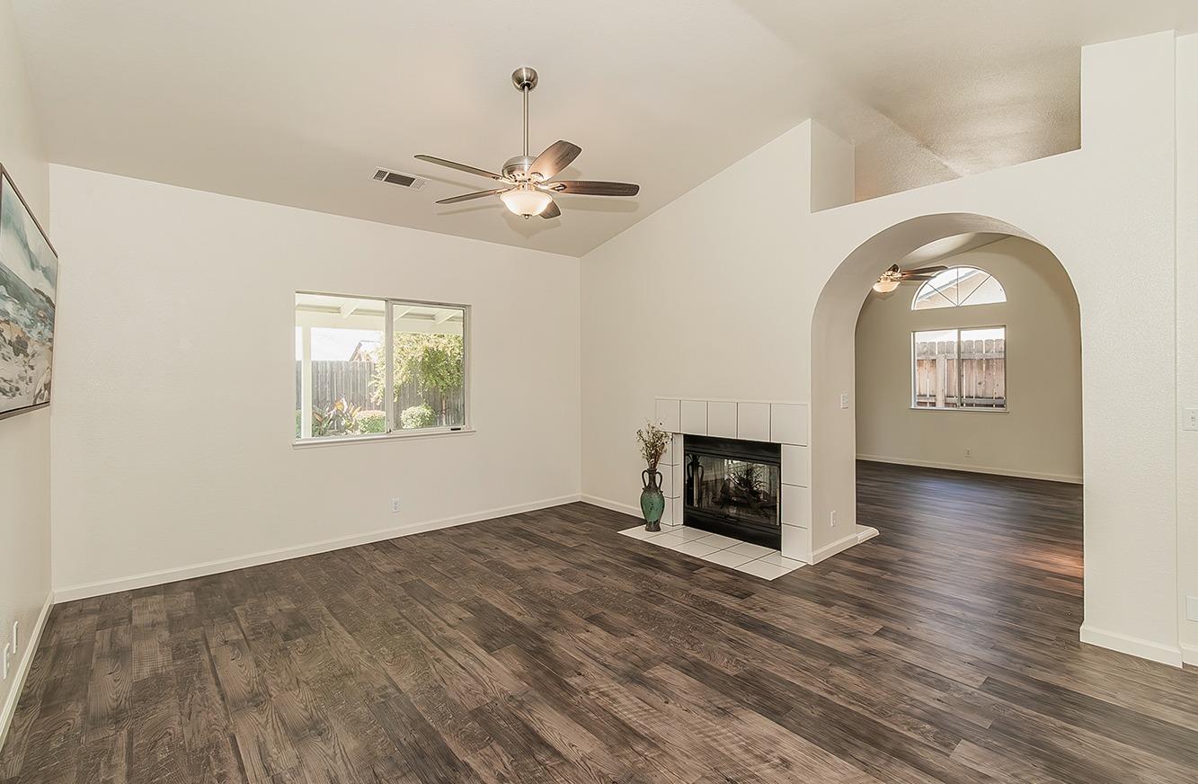 1535 Morgan Dr, Kingsburg, CA 93631