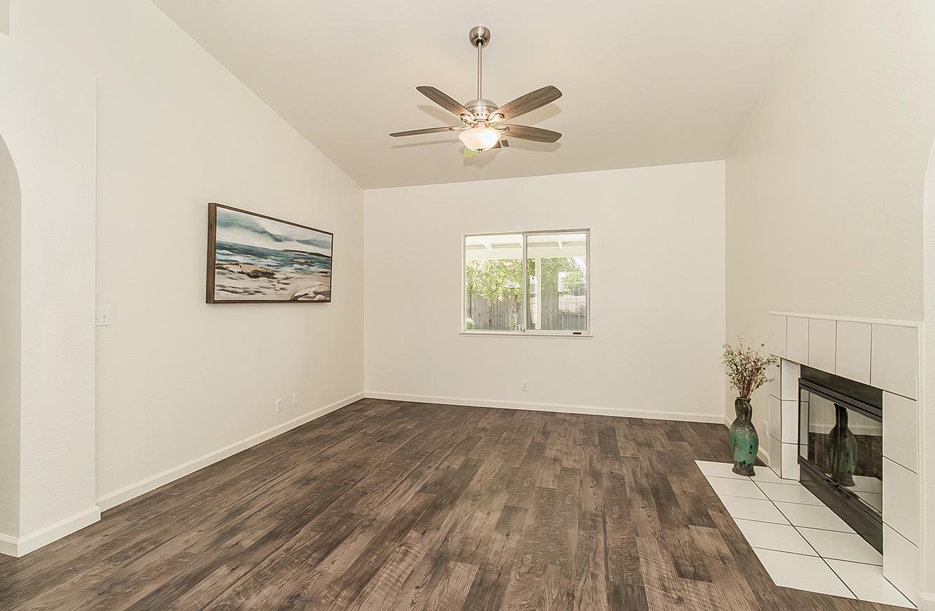 1535 Morgan Dr, Kingsburg, CA 93631