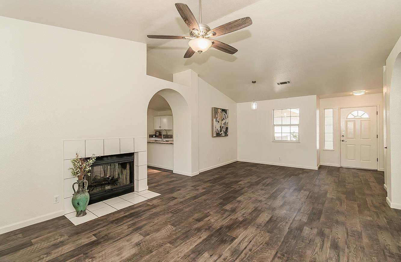 1535 Morgan Dr, Kingsburg, CA 93631