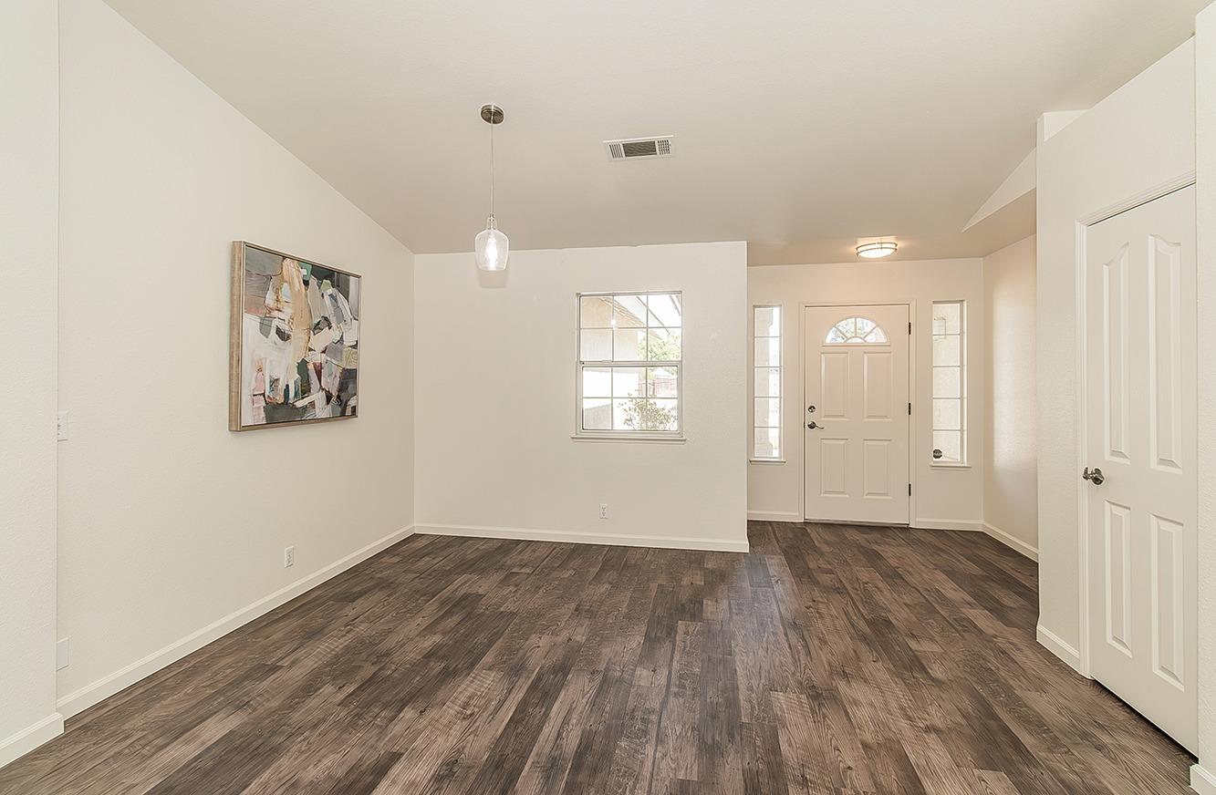 1535 Morgan Dr, Kingsburg, CA 93631