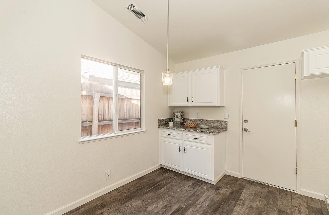 1535 Morgan Dr, Kingsburg, CA 93631