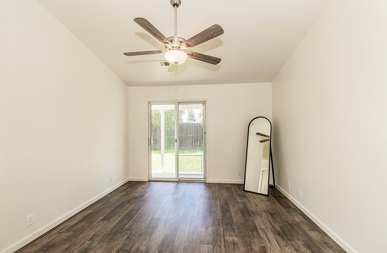 1535 Morgan Dr, Kingsburg, CA 93631