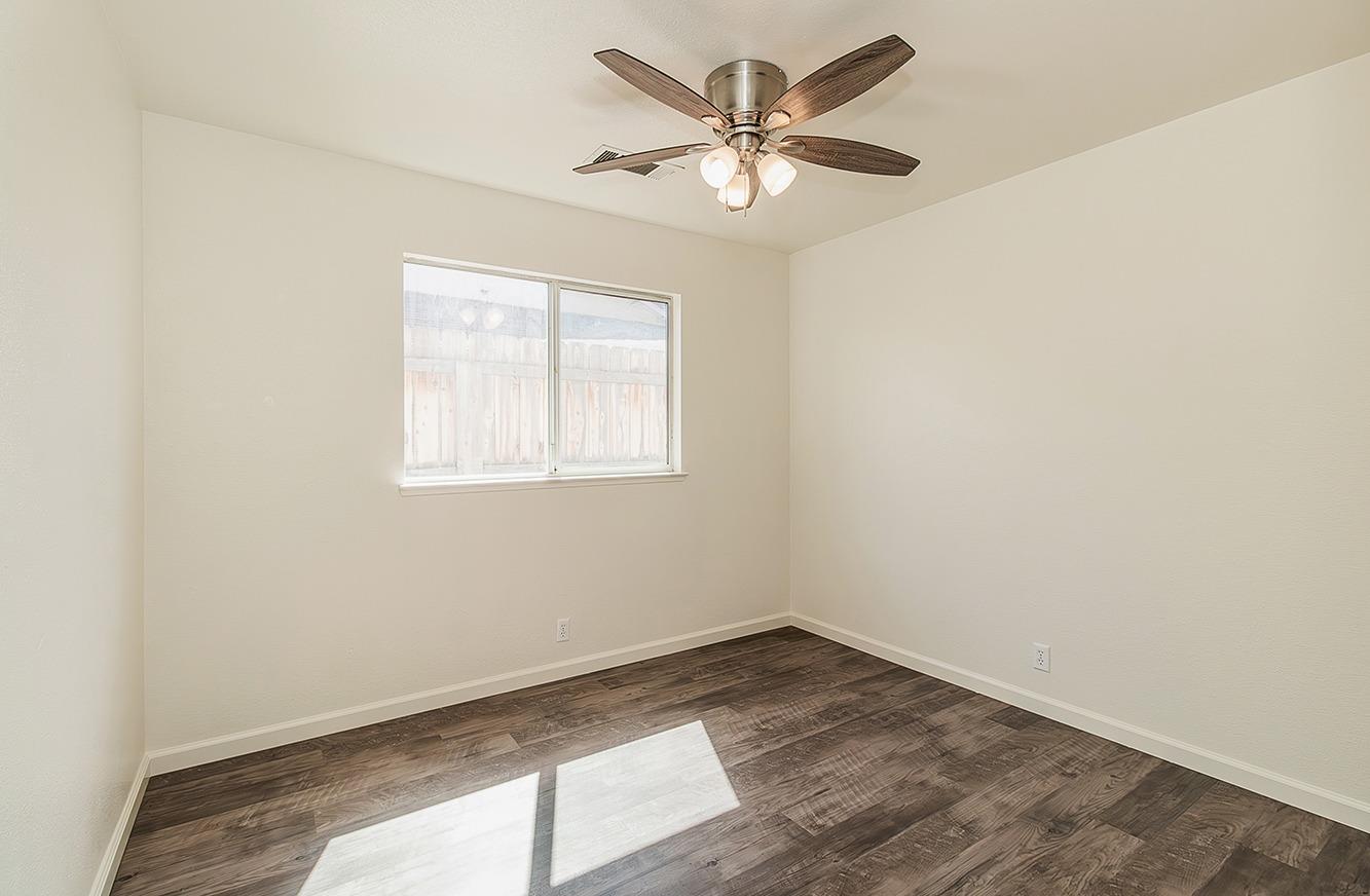 1535 Morgan Dr, Kingsburg, CA 93631