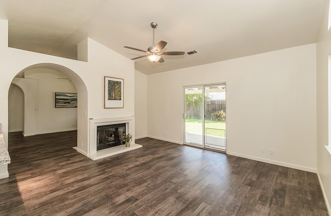 1535 Morgan Dr, Kingsburg, CA 93631