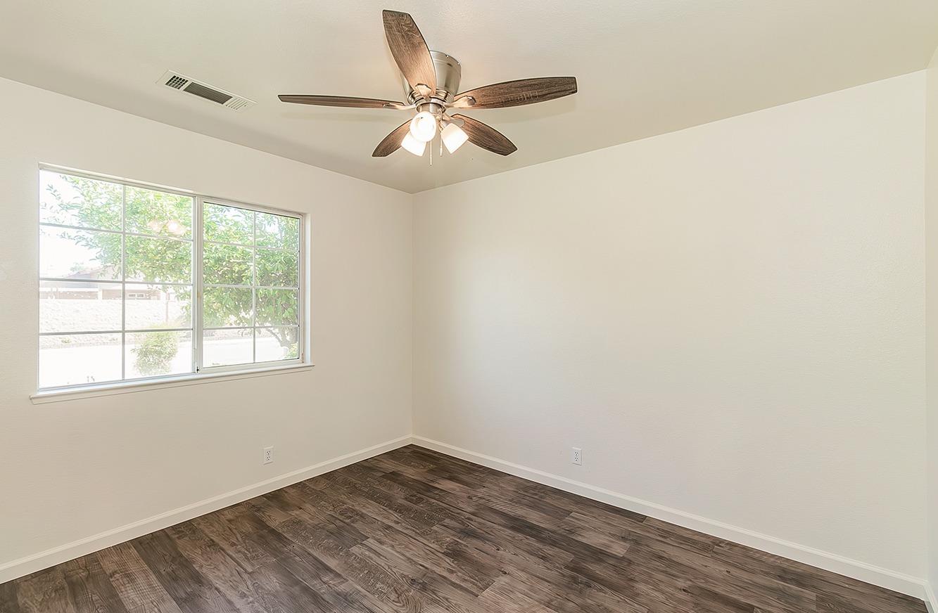 1535 Morgan Dr, Kingsburg, CA 93631