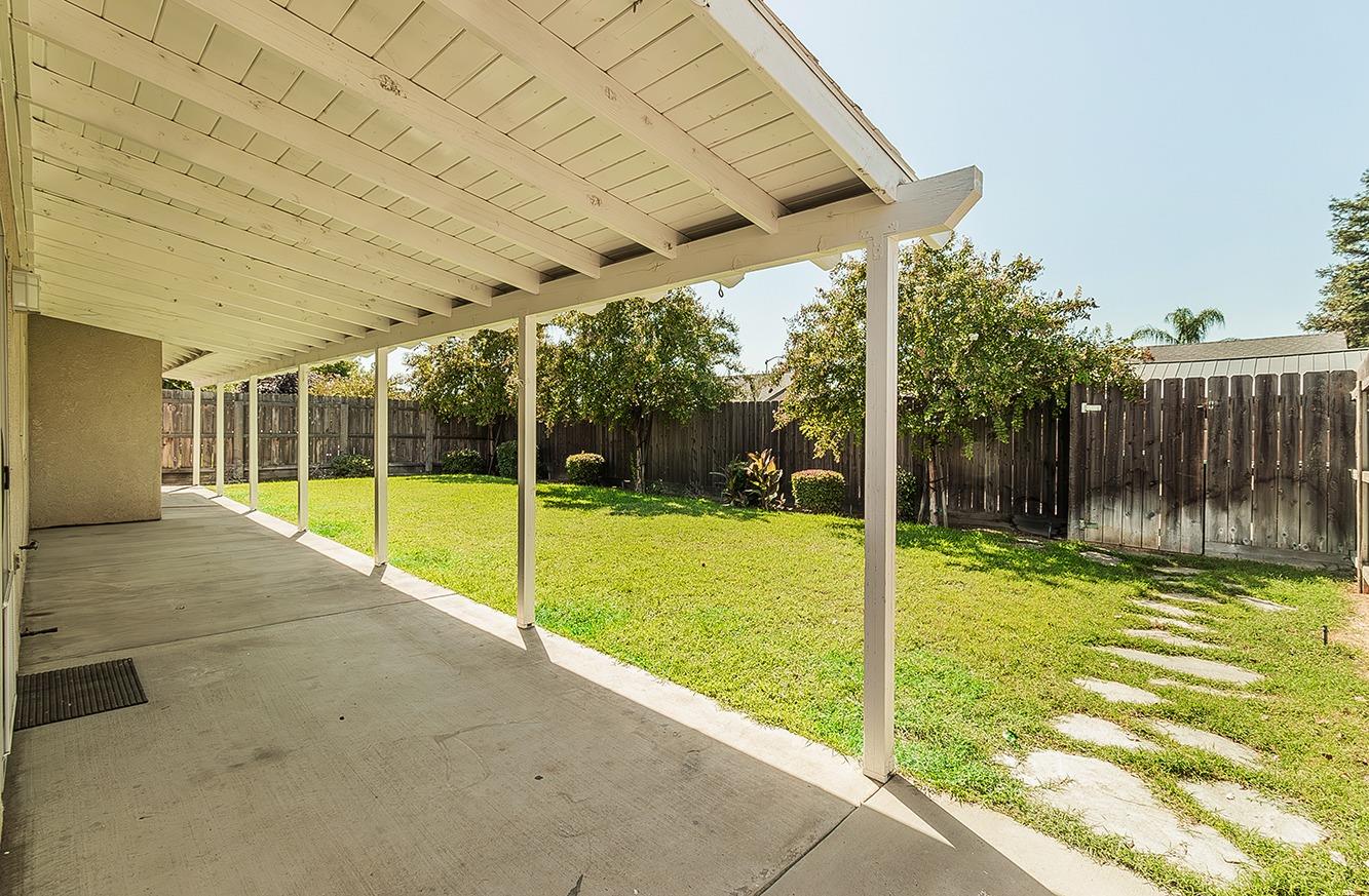 1535 Morgan Dr, Kingsburg, CA 93631