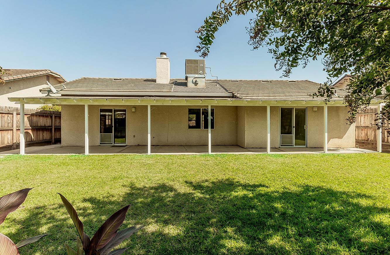 1535 Morgan Dr, Kingsburg, CA 93631