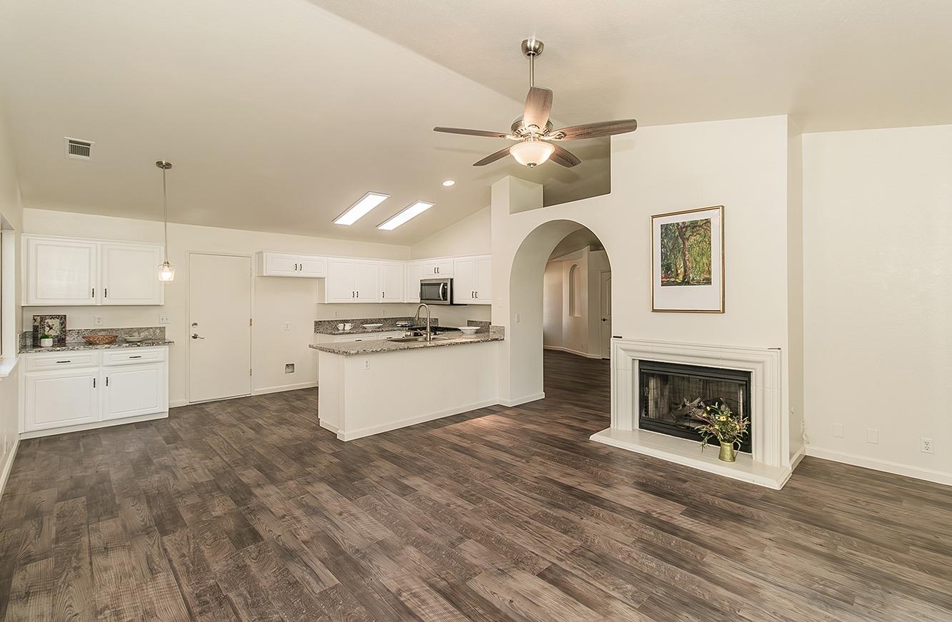 1535 Morgan Dr, Kingsburg, CA 93631