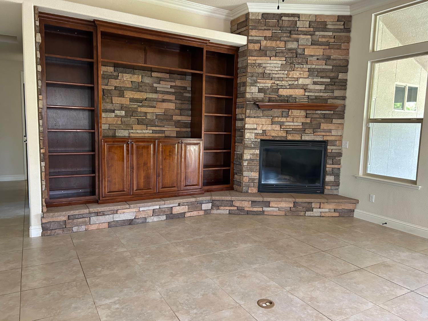 2877 23rd Ct, Kingsburg, CA 93631